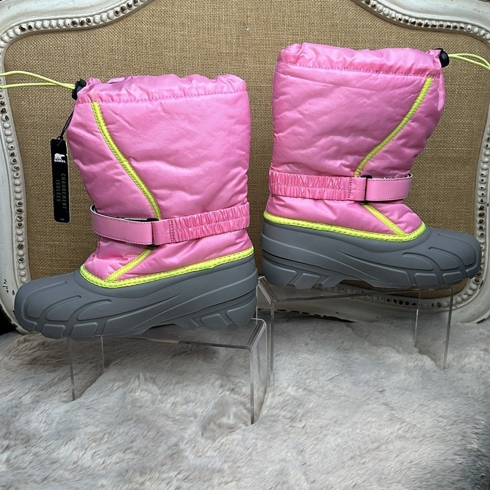 Sorel | FLURRY™ YOUTH BOOT in Blooming Pink/ Chrome Grey Size 6 - Picture 3 of 12